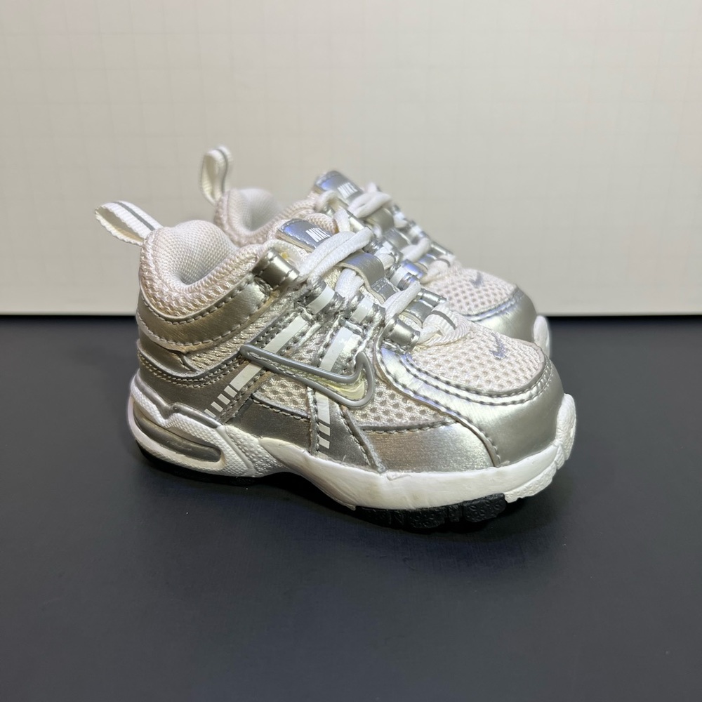 Nike Air Max Toddlers Silver Lace Up Sneakers / Size 3C